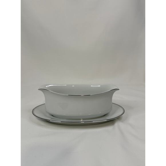 Elegant Ceramic Gravy Boat – 9” Long x 3.375” Tall – Classic White Finish - Picture 1 of 5